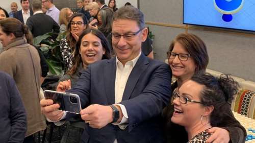 Pfizer - Άλμπερτ Μπουρλά: Θαυμάσιο αν ένας Έλληνας και ένας Τούρκος σώσουν τον κόσμο - Το μήνυμα για την κορονο-Θεσσαλονίκη