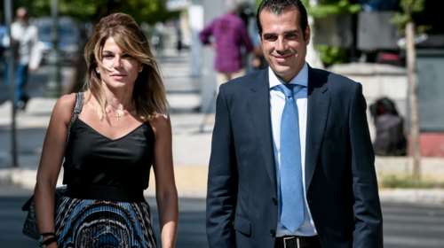 Θάνος Πλεύρης: Αυτή είναι η γοητευτική σύζυγός του και φύλακας άγγελος στο πλευρό του - 16 χρόνια μαζί [Εικόνες]