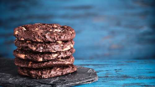 Ακης Πετρετζίκης: Θεϊκή συνταγή για μαλακά μπισκότα τριπλής σοκολάτας