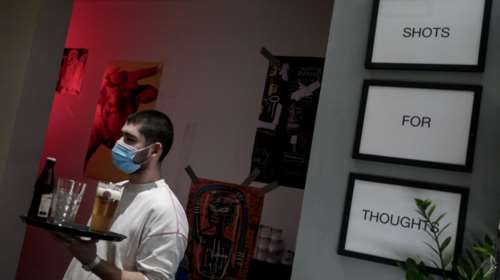 Τα μέτρα για την πανδημία μείωσαν τον τζίρο στην εστίαση κατά 50%- Ζητούν νέα μέτρα στήριξης