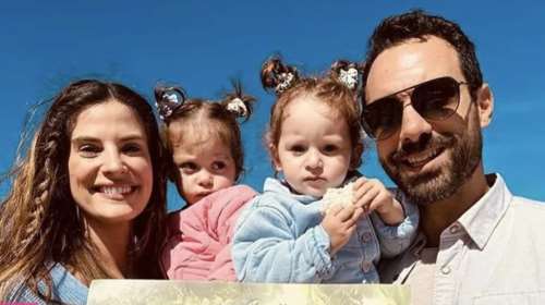 Η Χριστίνα Μπόμπα στόλισε το χριστουγεννιάτικο δέντρο με τις κόρες της: Το &quot;χιονισμένο&quot; ντεκόρ