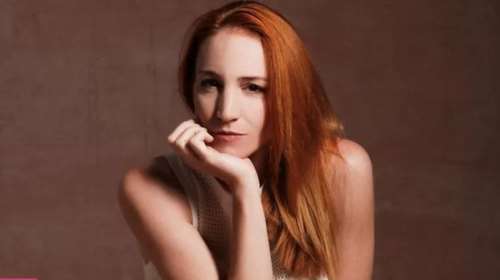 Στεφανία Γουλιώτη: Καρέ καρέ η μεταμόρφωσή της σε εγκυμονούσα για τη δεύτερη σεζόν του Maestro