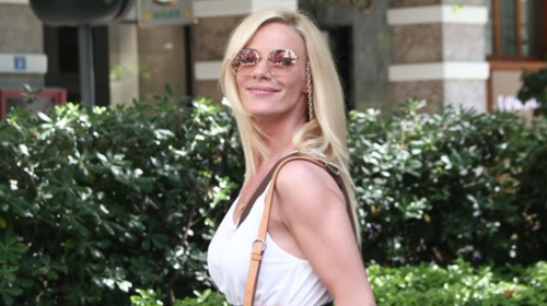 Η ολόσωμη φόρμα Zara της Ζέτας Μακρυπούλια είναι ιδανική για τους γάμους του καλοκαιριού - κοστίζει λιγότερο από 40 ευρώ