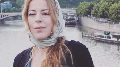 Μακριά μαλλιά μετά τα 50: Η Καλλιρρόη Μυριαγκού άλλαξε το στυλ της με την πιο γλυκιά απόχρωση στα μαλλιά - η κουπ που την ανανέωσε