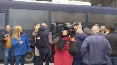 Καρδίτσα: Σε αποκλεισμό το γραφείο Τσιάρα από αγρότες - &quot;Θα περάσουμε με τα τρακτέρ&quot; [βίντεο]