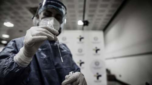 Η μετάλλαξη Όμικρον σαρώνει την Αττική: Εντοπίστηκε στο 42,1% των κρουσμάτων την τελευταία εβδομάδα