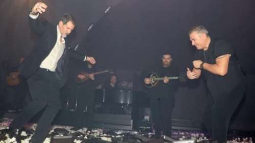 Αντώνης Ρέμος: Πώς αποκάλεσε τον Παύλο Ντε Γκρες την ώρα που χόρευε το ζεϊμπέκικο που έγινε viral