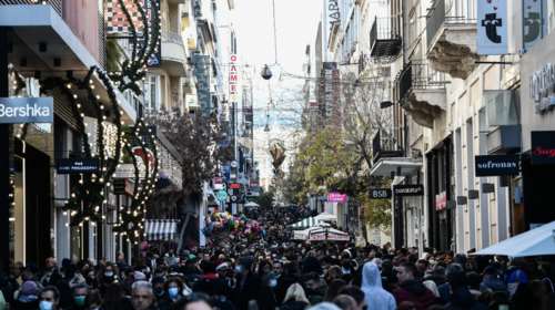 Εορταστικό ωράριο σήμερα και αύριο στα καταστήματα - Η αγορά "ζεστάθηκε" με το δώρο των Χριστουγέννων