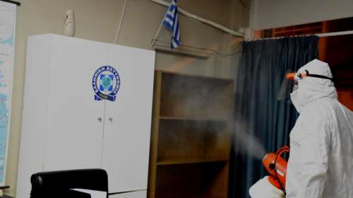 Υγειονομικές &quot;βόμβες&quot; κορονοϊού σε αστυνομικά τμήματα από αθρόα προσέλευση πολιτών