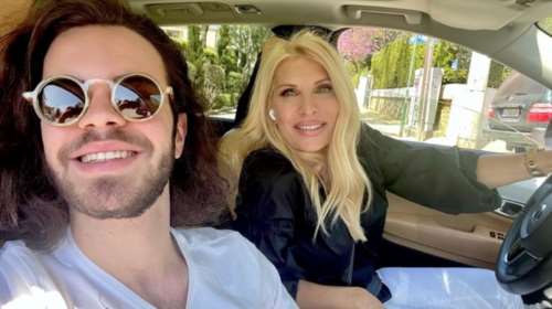 Ο Αγγελος Λάτσιος εύχεται στην Ελένη Μενεγάκη για τη Γιορτή της Μητέρας με μία γλυκιά φωτό