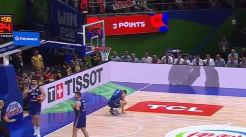 Σοκ στο Μουντομπάσκετ: Σέρβος μπασκετμπολίστας έχασε το νεφρό του μετά από τραυματισμό σε αγώνα [βίντεο]