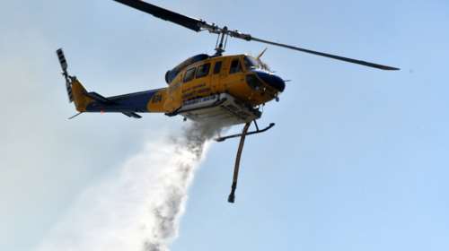 Υπό έλεγχο η φωτιά στη Νέα Ρόδα Χαλκιδικής: Σε επιφυλακή για αναζοπυρώσεις λόγω ισχυρών ανέμων [Βίντεο]