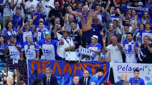 Eurobasket 2025: Σπουδαία κίνηση από τους Έλληνες οπαδούς - Το πανό για τον Ακίλε Πολονάρα