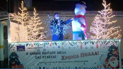 Να τα πούμε; Φορτηγάκι γυρίζει στους δρόμους της Θεσσαλονίκης και λέει τα κάλαντα [βίντεο]