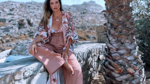 Η Αθηνά Οικονομάκου ποζάρει στην αγκαλιά του Φίλιππου Μιχόπουλου