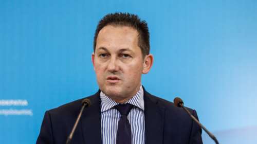 Πέτσας: Εξετάζουμε μέτρα περιορισμού σε πλοία και αεροπλάνα