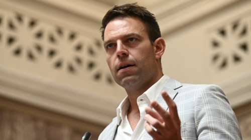 "Τι σκαρφίστηκαν τα ακροδεξιά πιστόλια" - Ο Κασσελάκης διαψεύδει πρωτοσέλιδο που τον εμφανίζει ως μέλος του Ρεπουμπλικανικού κόμματος