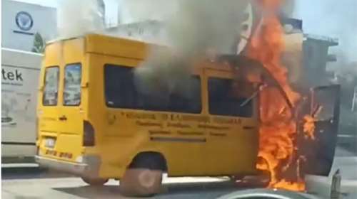 Στις φλόγες σχολικό λεωφορείο στην εθνική οδό - Ήταν εν κινήσει στο ρεύμα προς Λαμία