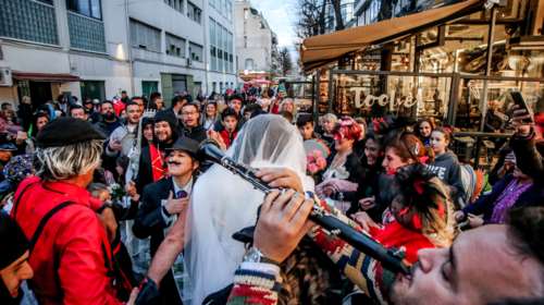 Με ανοικτά μαγαζιά οι αποκριάτικες εκδηλώσεις στο ιστορικό κέντρο της Αθήνας, στη &quot;Συνοικία των Θεών&quot;