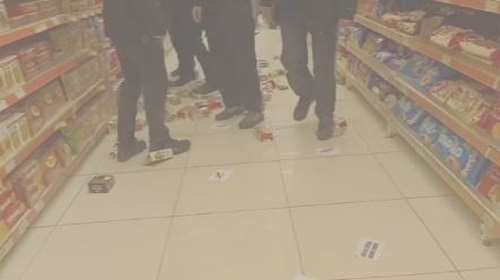 Βόλος: Επεισόδιο με νεαρούς  που εισέβαλαν σε σούπερ μάρκετ και ποδοπάτησαν προϊόντα της "Βιολάντα"