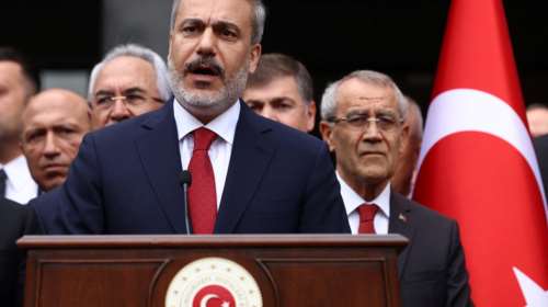 Tουρκία: Ο Φιντάν μιλάει για "ολική καταστροφή" στη Μέση Ανατολή λόγω των επιθέσεων του Ισραήλ