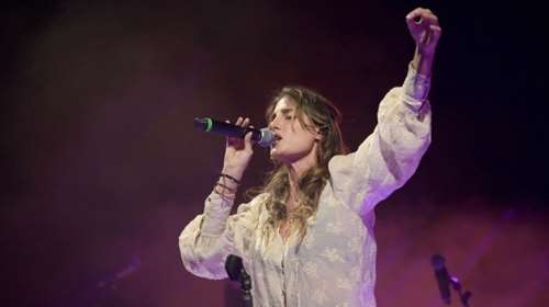 Γιώργος Βουλγαράκης: Η τρυφερή στιγμή που ο υπερήφανος μπαμπάς απολαμβάνει τη συναυλία της κόρης του, Παυλίνας