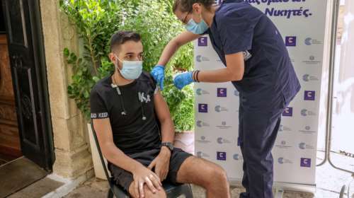 ΕΟΦ: Η λίστα με όλες τις παρενέργειες των εμβολίων κατά του κορονοϊού