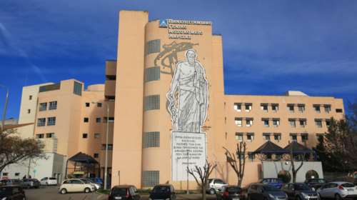 Σοκ στη Λάρισα: 16χρονος έπεσε από τον 4ο όροφο - Χαροπαλεύει διασωληνωμένος με πολλαπλά τραύματα