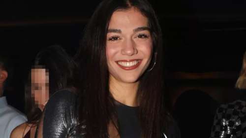 Η Μελίνα Νικολαΐδη με total grey look στους δρόμους του Λονδίνου