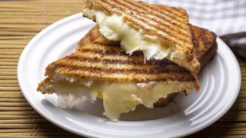 Συνταγή για το "έξυπνο" τοστ χωρίς ψωμί - με μόλις 3 υλικά!