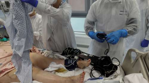 Απίστευτη καταγγελία: Πέθανε στο νοσοκομείο από κορονοϊό και έλειπαν όλα τα κοσμήματά της