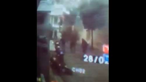 Α.Τ. Καισαριανής: Καρέ καρέ η στιγμή της επίθεσης στο αστυνομικό τμήμα [Βίντεο]