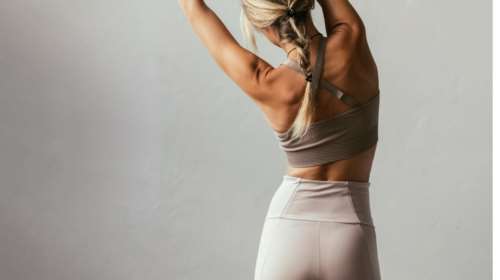 H viral άσκηση του TikTok για επίπεδη κοιλιά στην εμμηνόπαυση