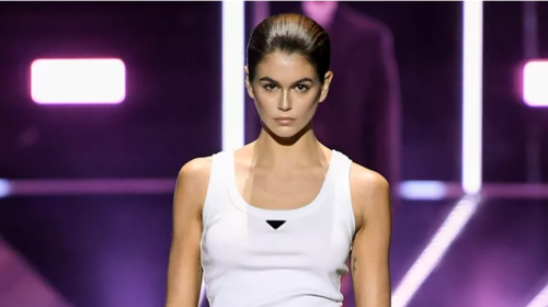 Αυτό το ρούχο είναι η #1 τάση της σεζόν και το έχουμε όλες στην ντουλάπα μας