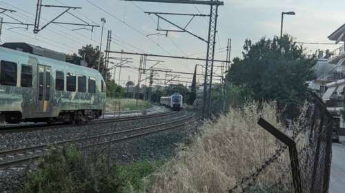 Τρένα: Διακοπή κυκλοφορίας στη Δεκέλεια - Δέντρα έπεσαν σε καλώδια ηλεκτροκίνησης