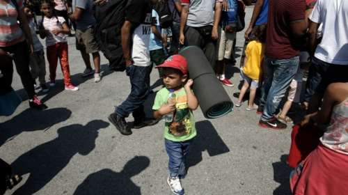 Συμμαχία εθελοντών στην ΕΕ παίρνει 1.500 ασυνόδευτα προσφυγόπουλα από τα ελληνικά νησιά