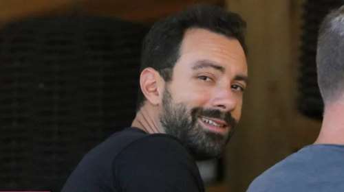 Ο Σάκης Τανιμανίδης έκανε το πρώτο του τατουάζ live στο &quot;The Reunion&quot;