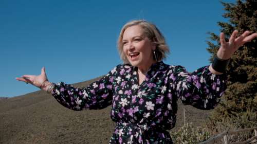 Η Ρίτα Αντωνοπούλου πήρε... &quot;τα βουνά&quot; [βίντεο]