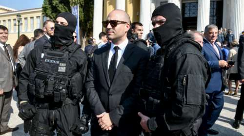 Ο Μπογδάνος εύχεται στην ΕΛΑΣ με Παζολίνι: Μεταξύ του αναρχικού και του αστυνομικού είμαι με τον δεύτερο