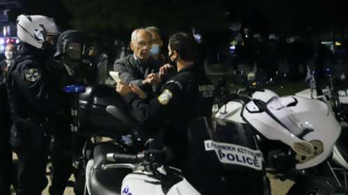 Θεσσαλονίκη: Ένταση με αρνητές κορονοϊού που επιτέθηκαν σε καθηγητές