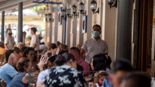 Κορονοϊός: Σαρώνει την Αττική με 1.096 κρούσματα - &quot;Βράζουν&quot; με τριψήφια νούμερα άλλες έντεκα περιοχές