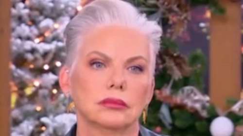 Νανά Παλαιτσάκη Vs Γιώργος Λιάγκας: "Είναι ντροπή γιατί έχουν χαθεί τα μπέσα, ο κόσμος ξερνάει πάνω μας"