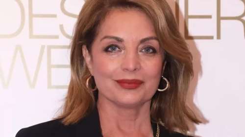 Η Άντζελα Γκερέκου πιο κομψή από ποτέ αγκαλιά με την κόρη και τη μητέρα της: Έτσι πέρασαν την Καθαρά Δευτέρα