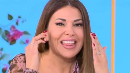 Ελένη Χατζίδου: &quot;Κάνε μου ένα κοντινό, δεν κουνιέται φύλλο κούκλα μου από το μπότοξ, ποιο face yoga;&quot;