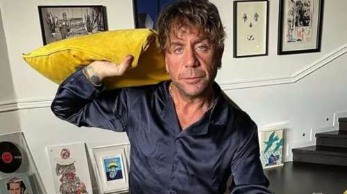 Γιώργος Μαζωνάκης | Το τεράστιο φωτεινό σπίτι του με τη μεγάλη μαρμάρινη σκάλα