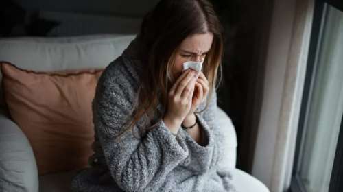 Υποφέρεις από συνάχι; Η γιατρός δείχνει το "κόλπο" για φυσική ανακούφιση