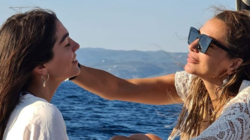 Η Δέσποινα Βανδή κλείνει τα 54 και η Μελίνα της εύχεται με την πιο τρυφερή φωτογραφία