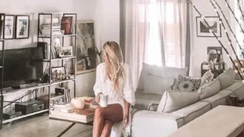 5 σαλόνια από σπίτια Ελληνίδων stars που είναι σαν να ξεπήδησαν από deco περιοδικό