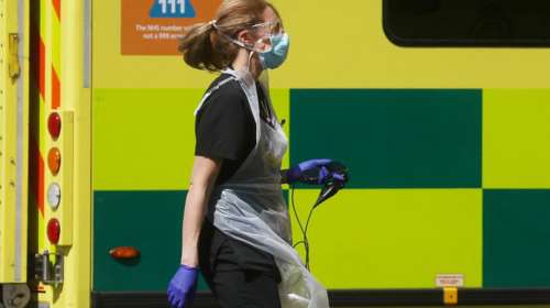 Στη δικαιοσύνη Βρετανοί γιατροί κατά της κυβέρνησης για έλλειψη προστατευτικού εξοπλισμού