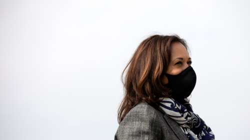 Καμάλα Χάρις: Μετά τα sneakers, έκανε άλλη μια στιλιστική επιλογή που συζητήθηκε